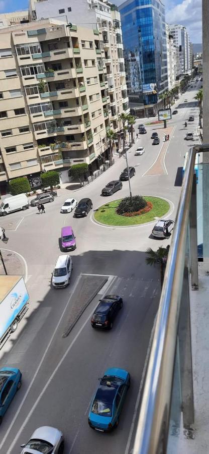 Beautiful Near Downtown N 40 *